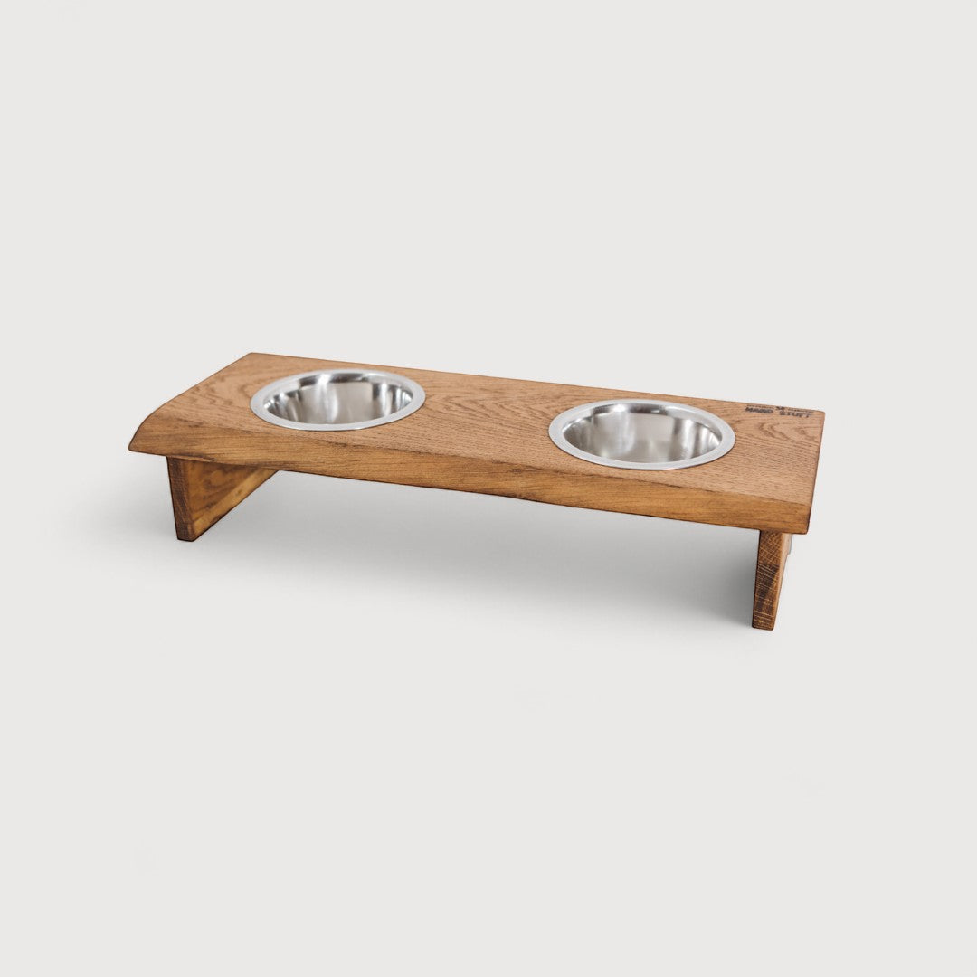THE NATURAL DOG/CAT FEEDER