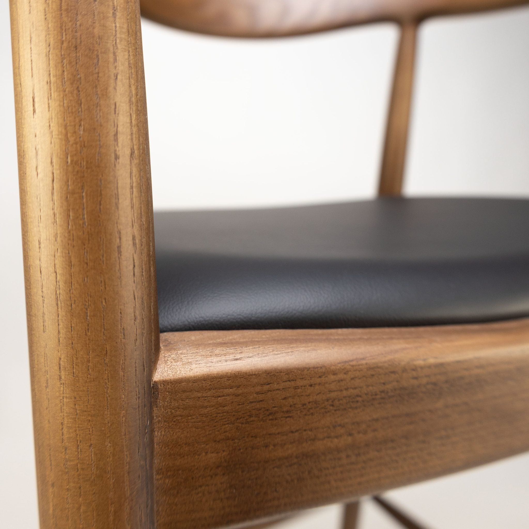 SCANDI BARSTOOL ASHWOOD/LEATHER