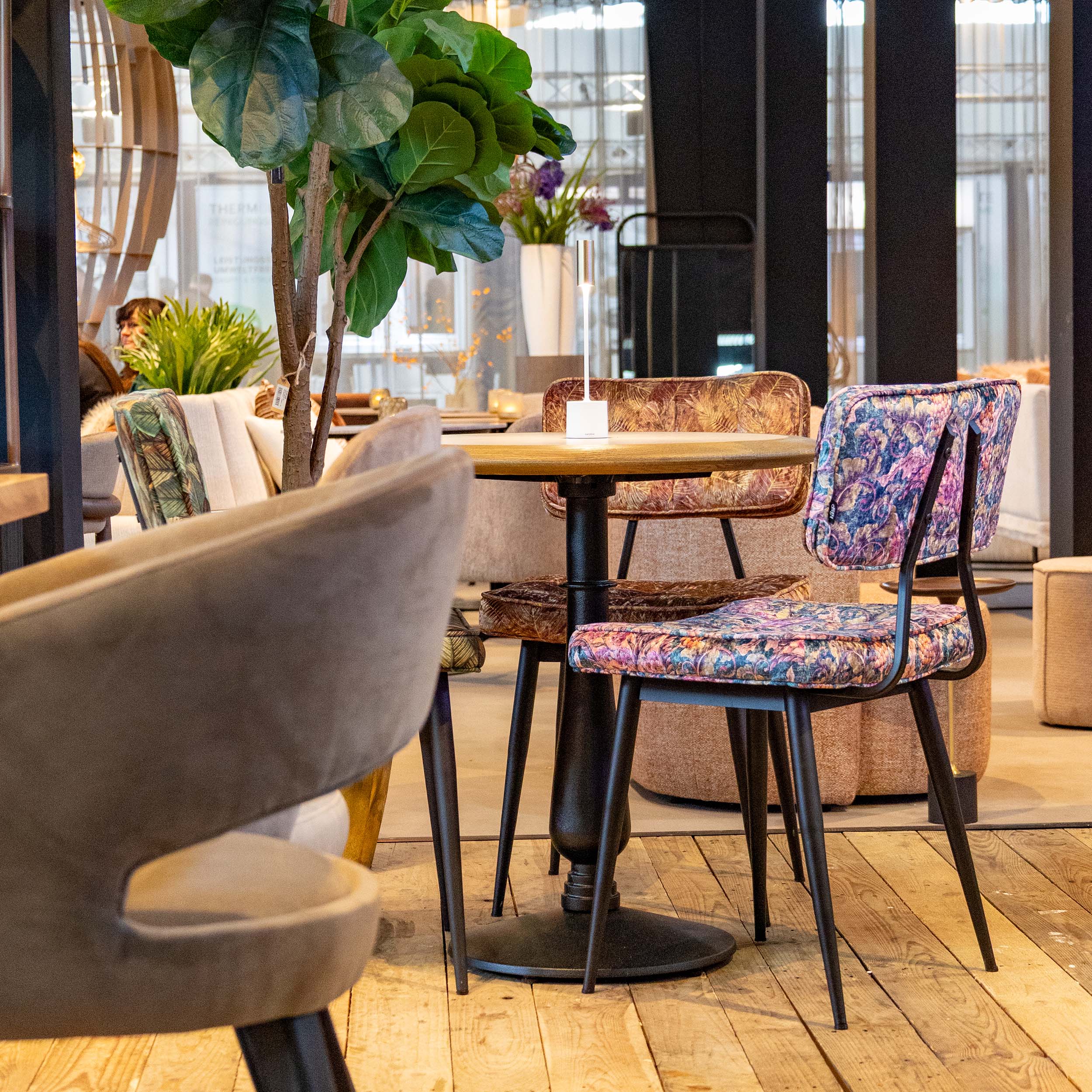 NILLY STOL ROZA VZOREC