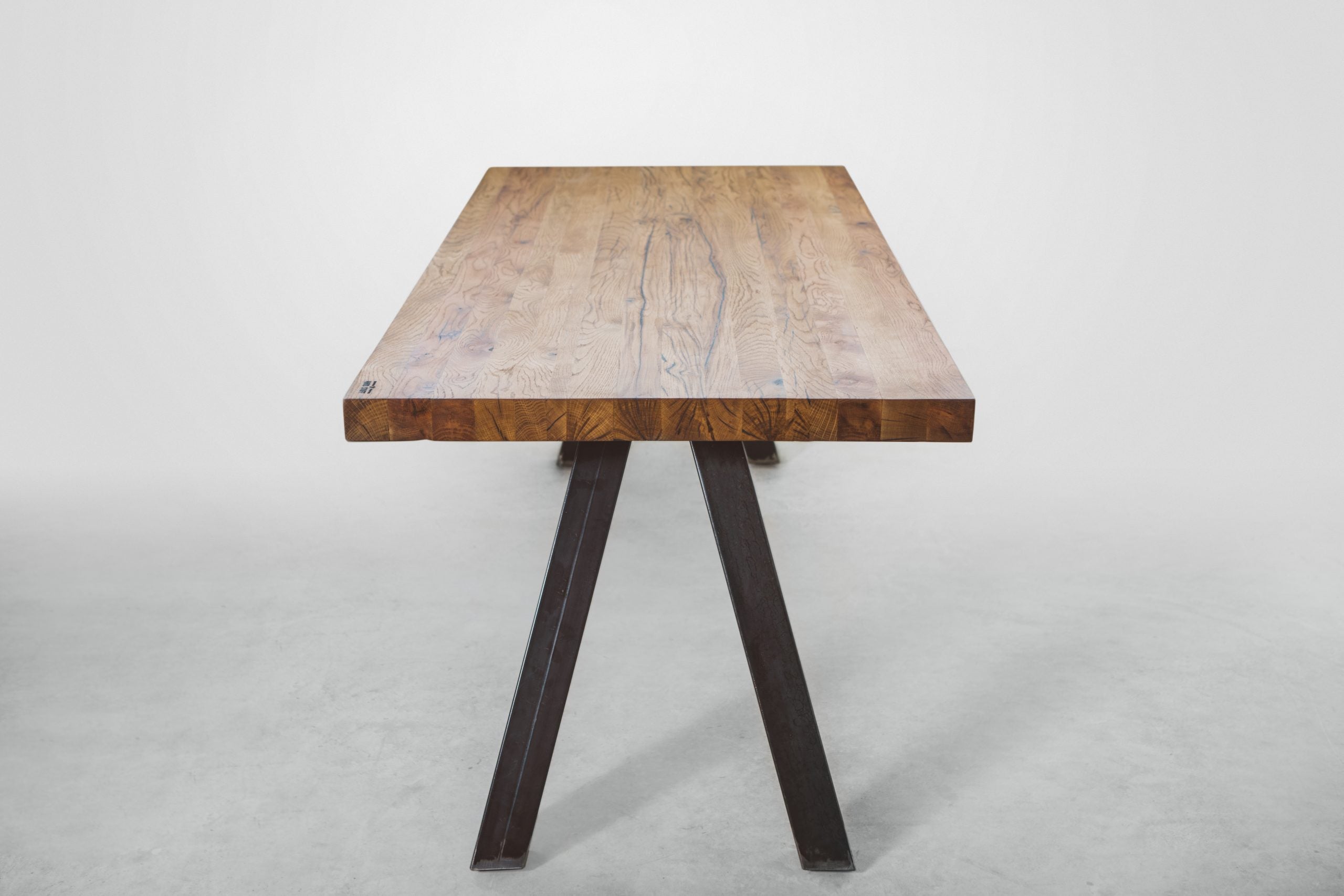 THE AVIATOR JEDILNA MIZA