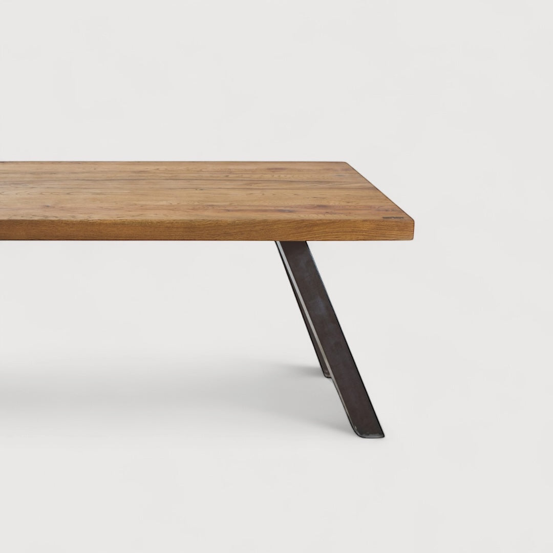 THE AVIATOR JEDILNA MIZA