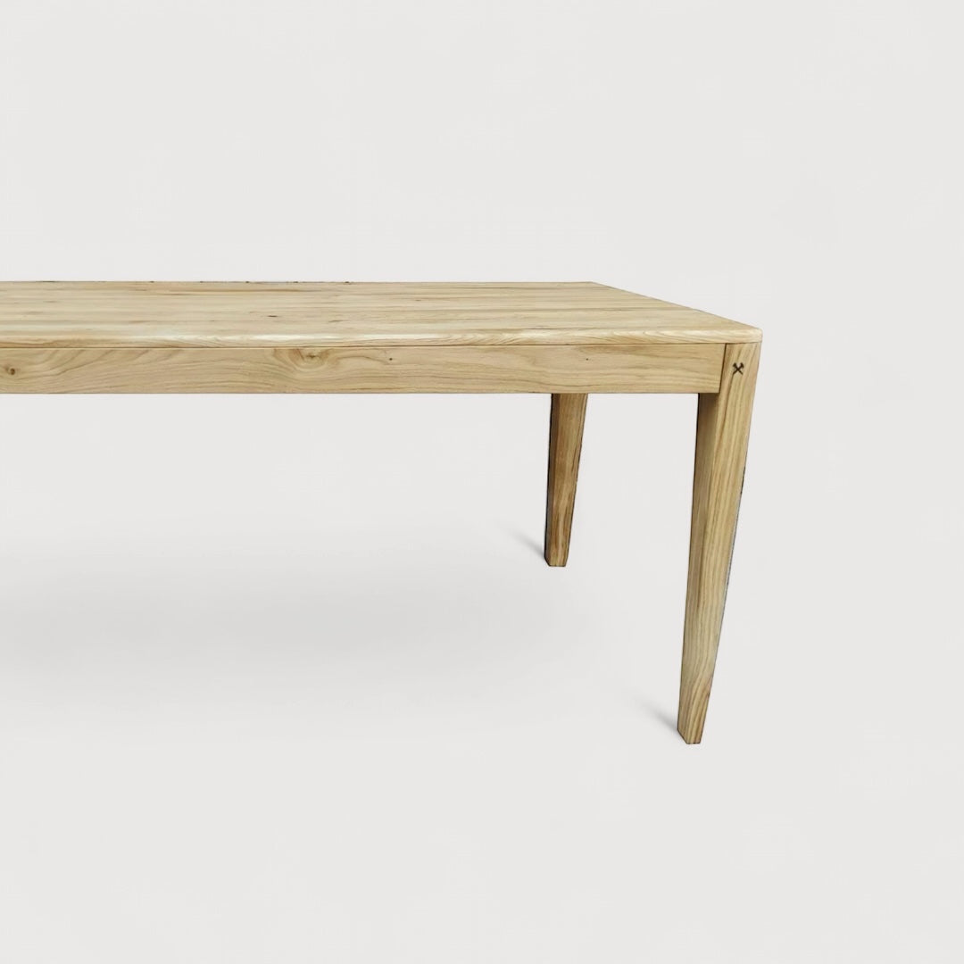 THE SARGE JEDILNA MIZA