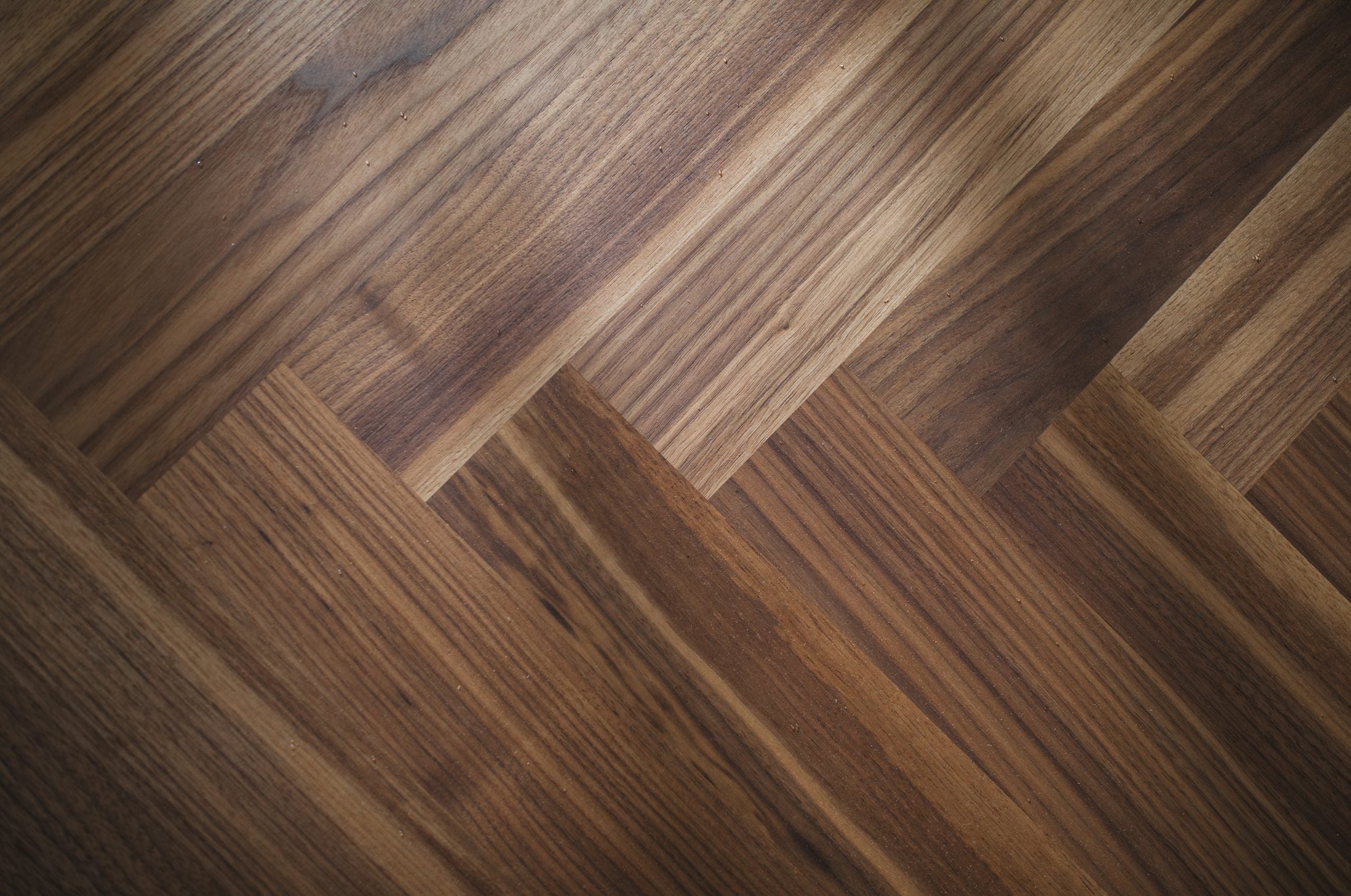 THE GOLD FISH JEDILNA MIZA