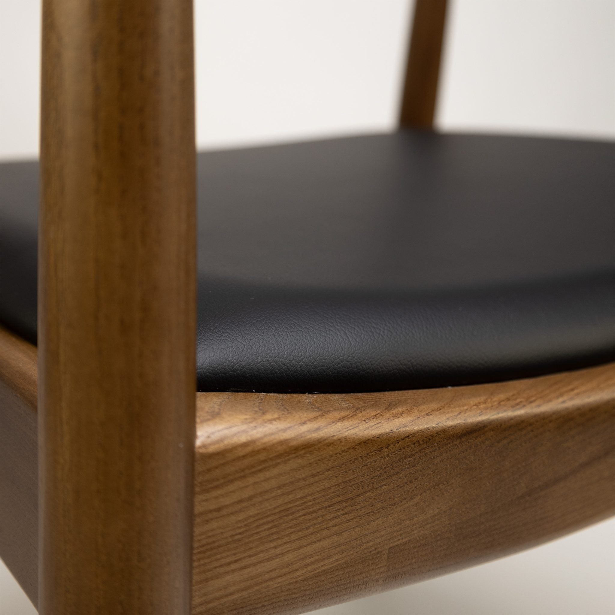 SCANDI STOL JESEN Z USNJEM