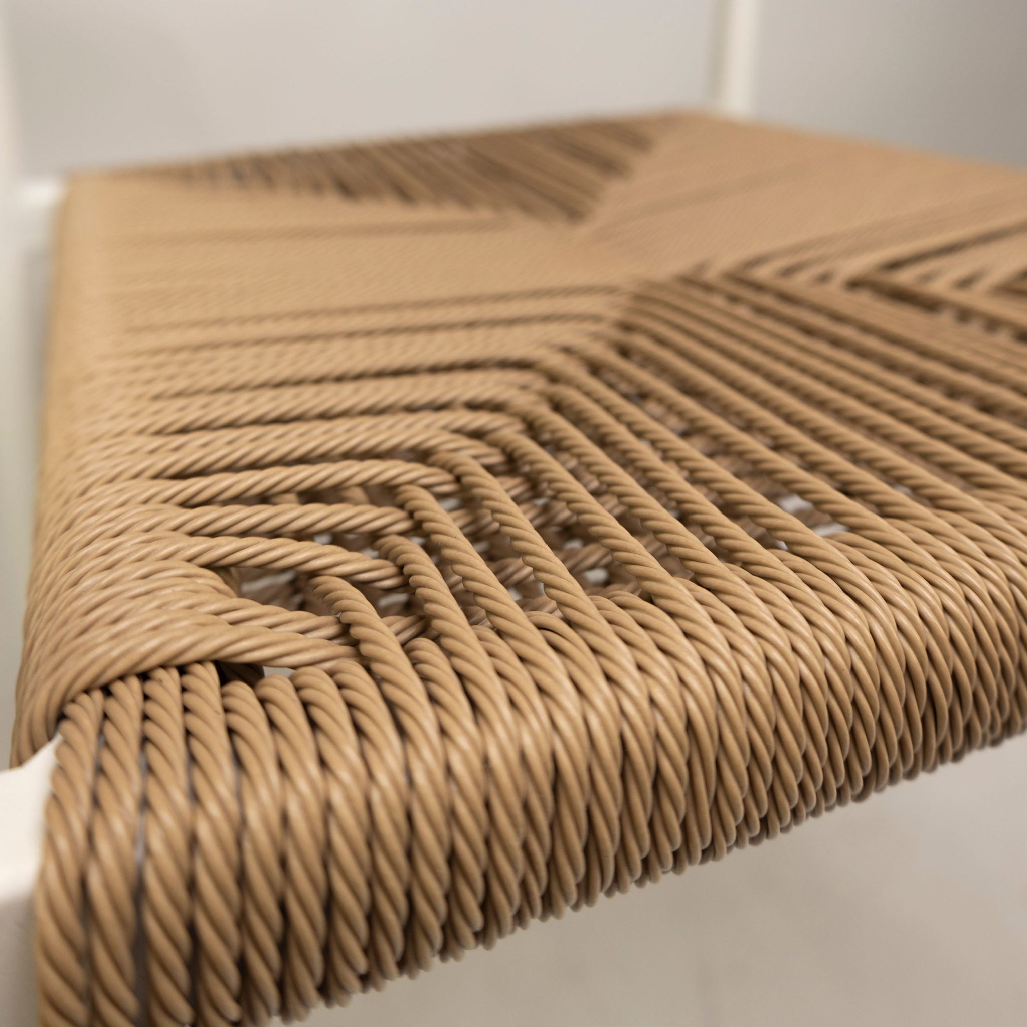 Oliver zunanji stol bel-naraven