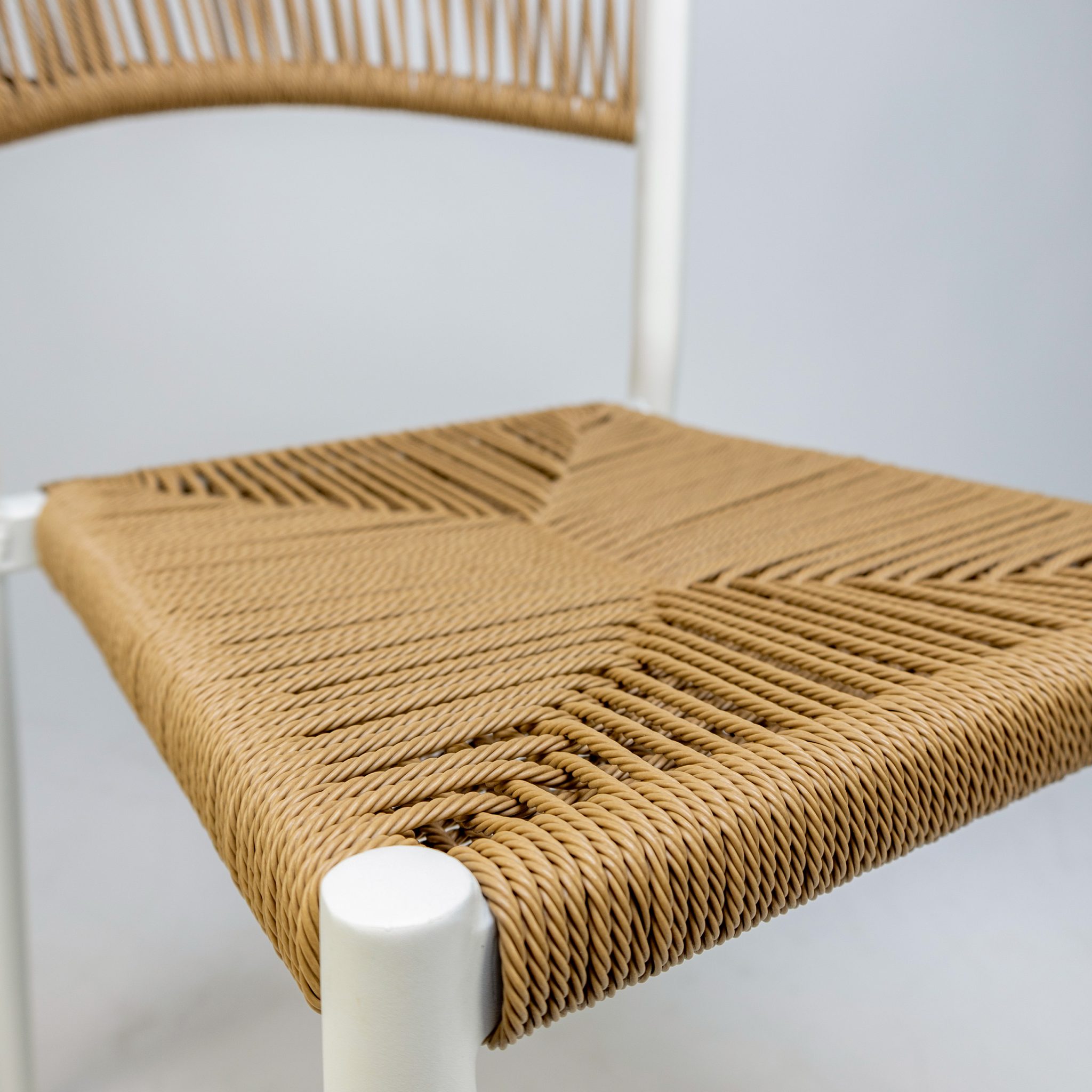 Oliver zunanji stol brez naslonjala za roke bel-naraven