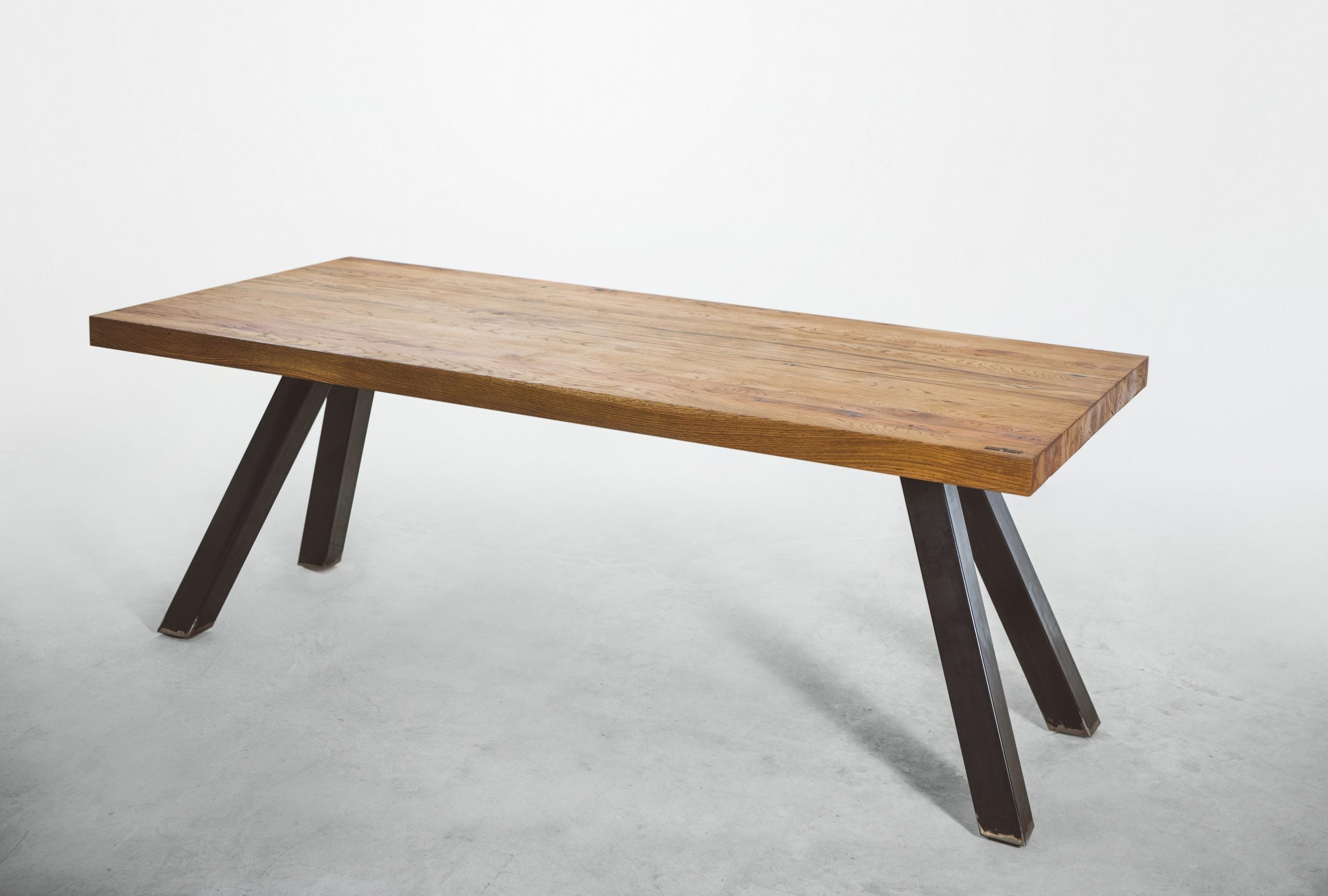 THE AVIATOR JEDILNA MIZA