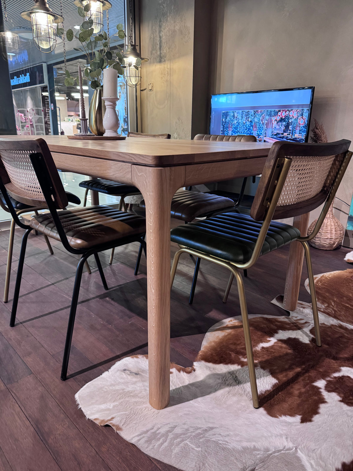 Yume DINING TABLE