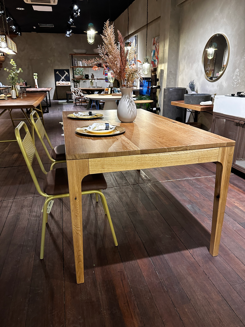 THE INSPIRATION DINING TABLE