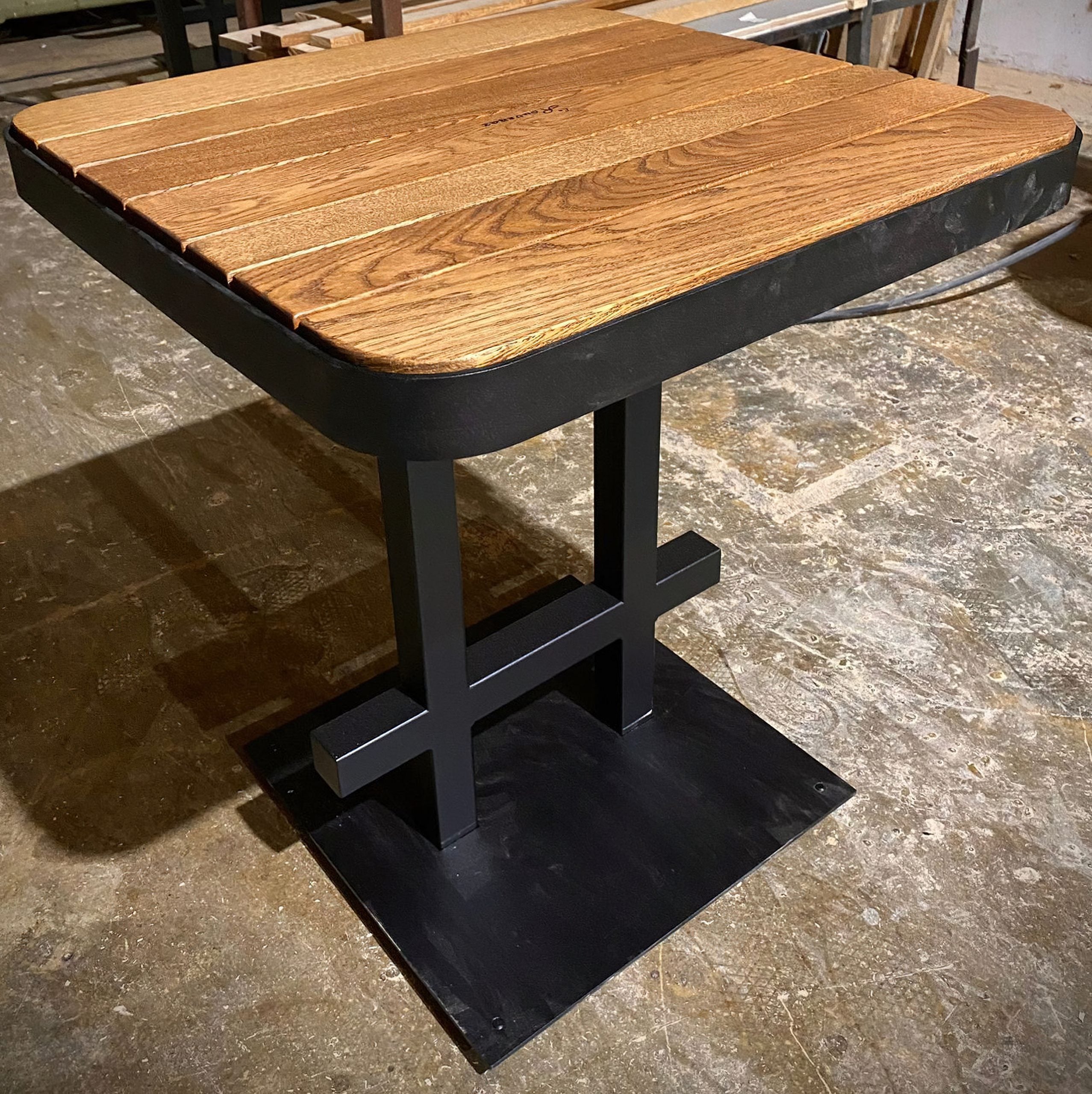 THE SCRAMBLER JEDILNA MIZA