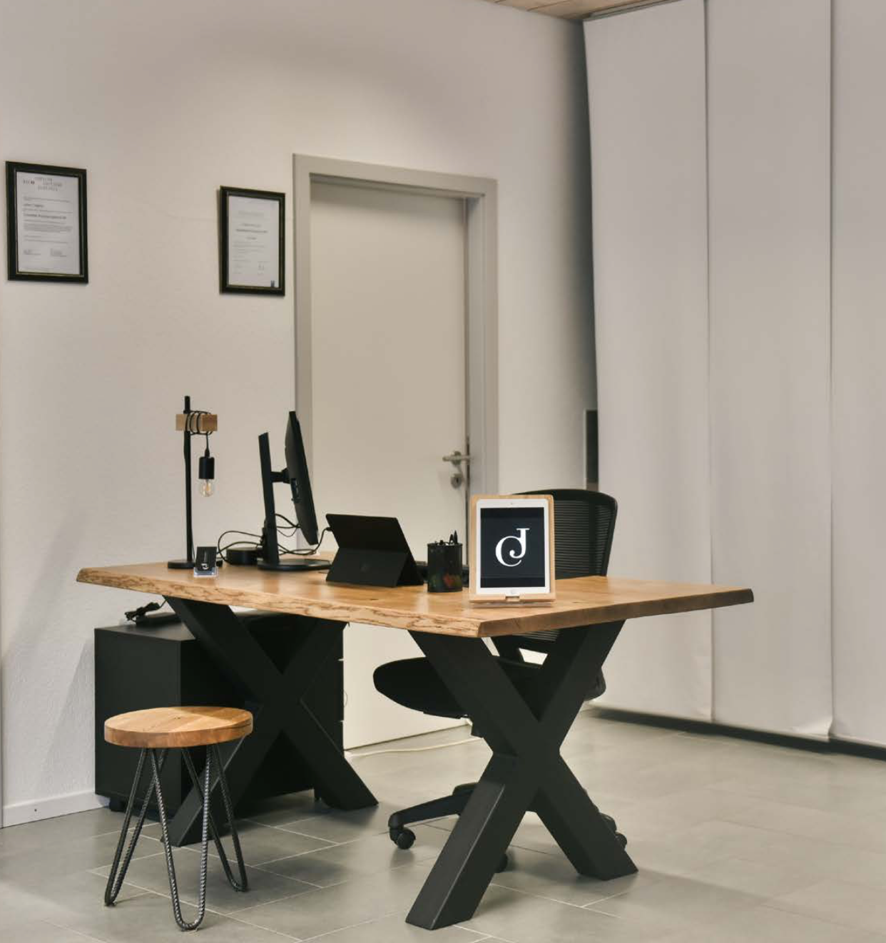 THE DOUBLE X DINING TABLE